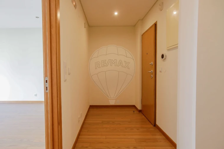 Apartamento T2 para Venda em Areeiro Foto 31