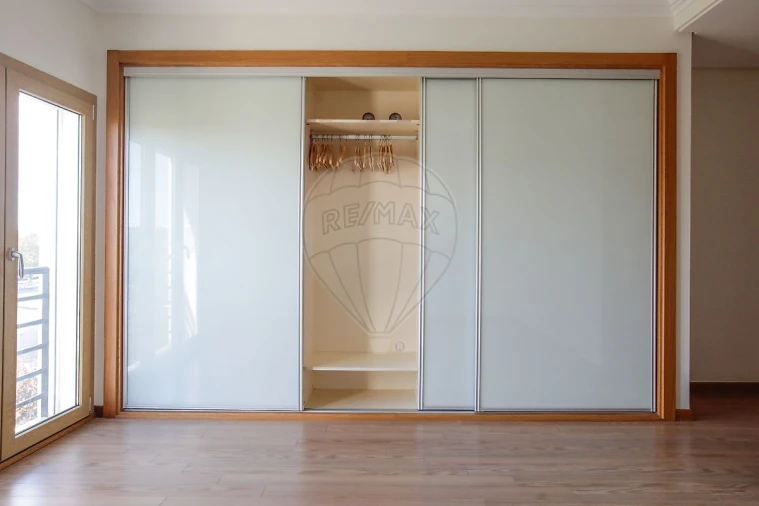 Apartamento T2 para Venda em Areeiro Foto 12