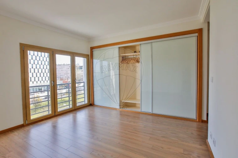 Apartamento T2 para Venda em Areeiro Foto 10