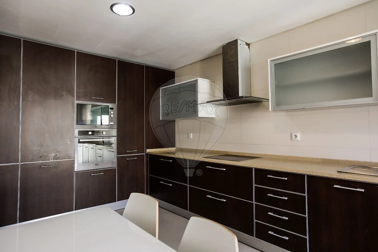 Apartamento T2 para Venda em Areeiro Foto 30