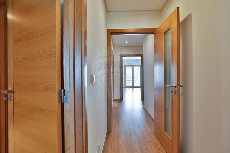 Apartamento T2 para Venda em Areeiro Foto 23