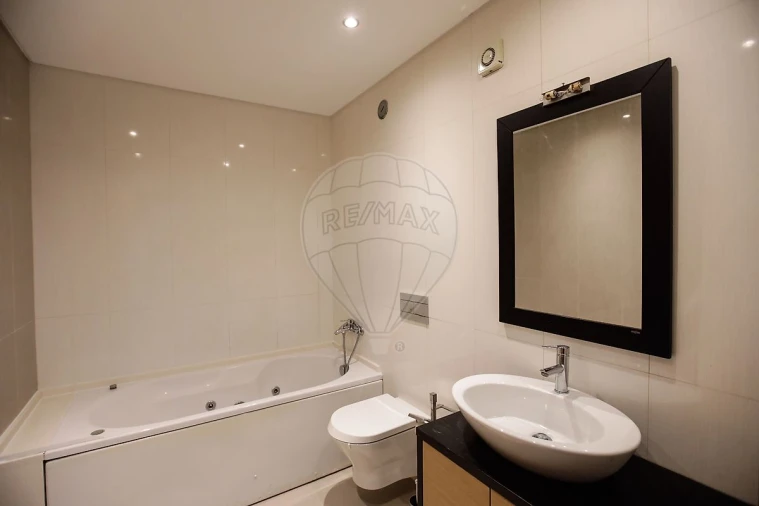 Apartamento T2 para Venda em Areeiro Foto 8