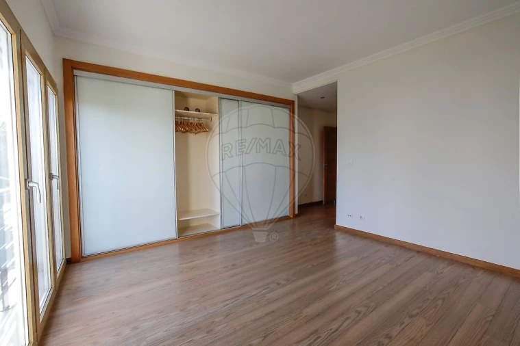 Apartamento T2 para Venda em Areeiro Foto 14