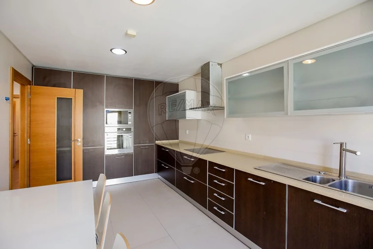 Apartamento T2 para Venda em Areeiro Foto 29