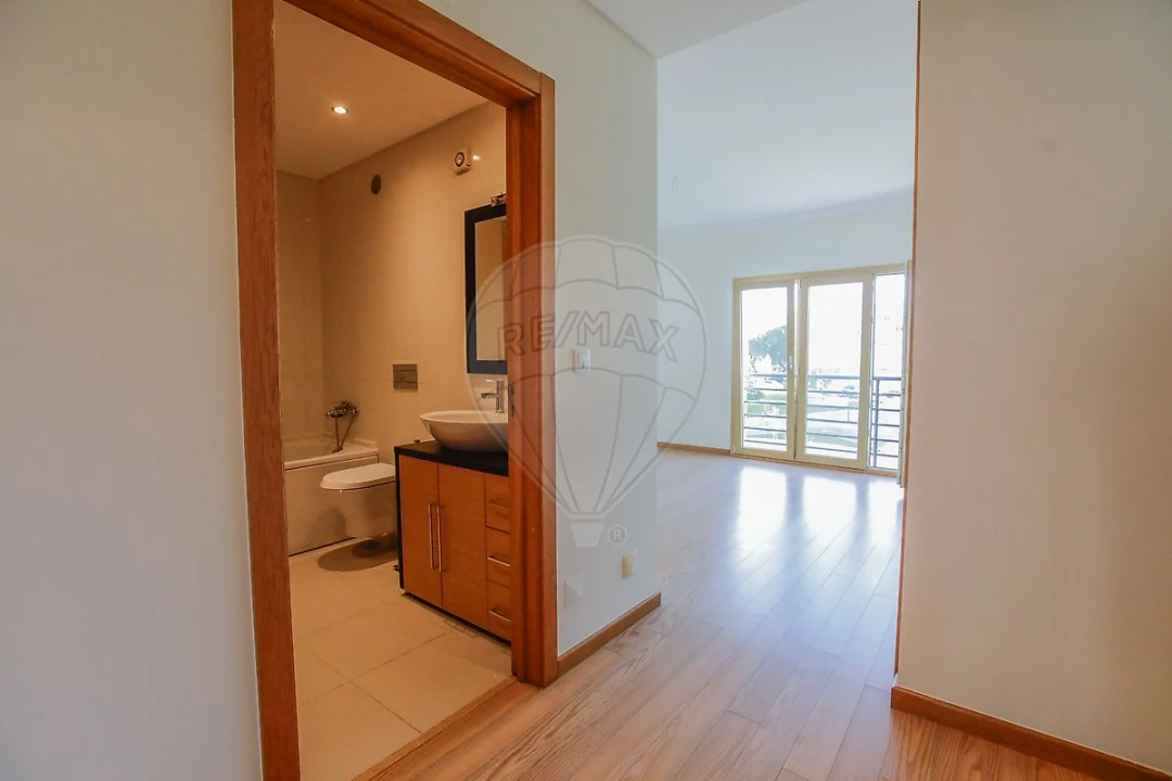 Apartamento T2 para Venda em Areeiro Foto 15