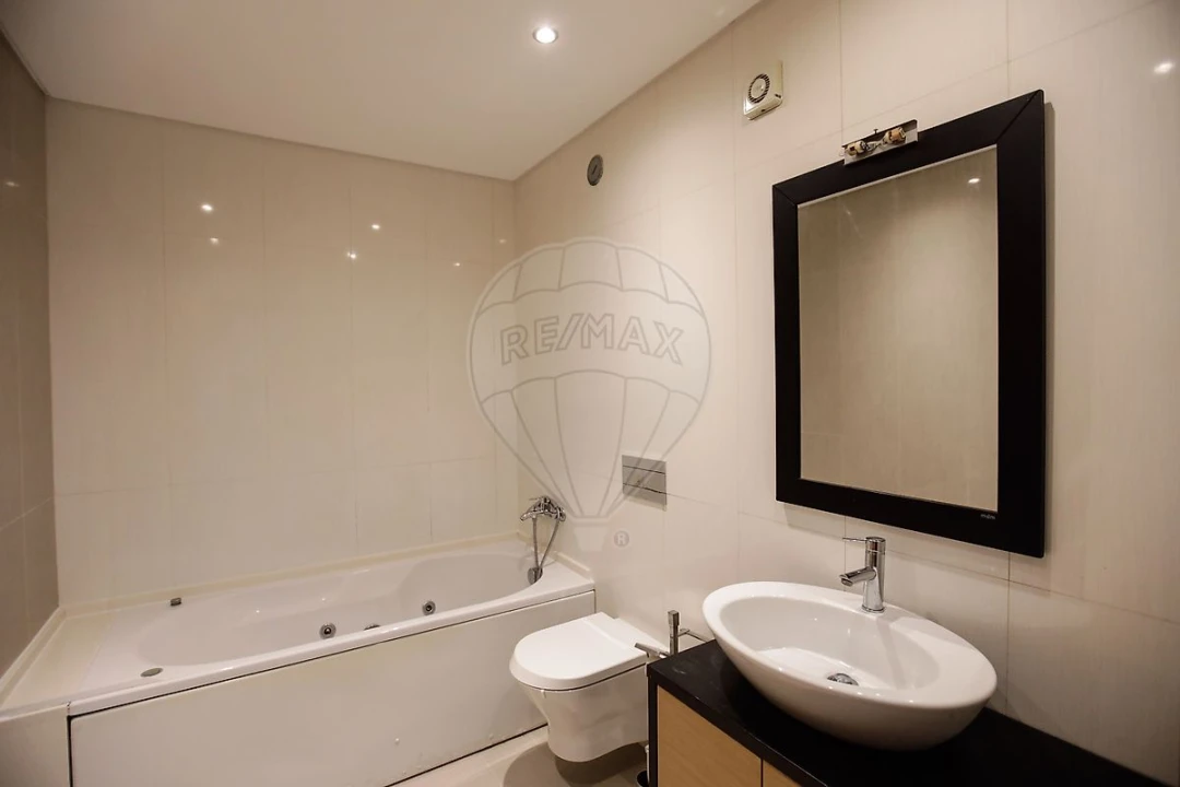 Apartamento T2 para Venda em Areeiro Foto 8