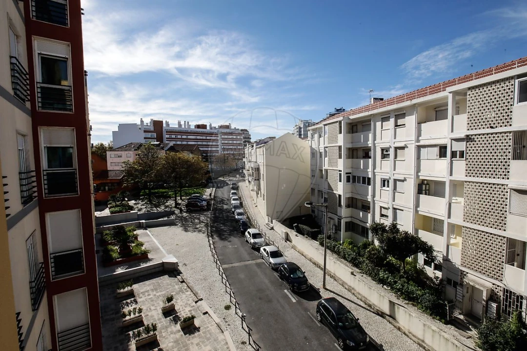 Apartamento T2 para Venda em Areeiro Foto 33