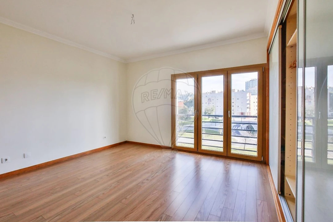 Apartamento T2 para Venda em Areeiro Foto 9