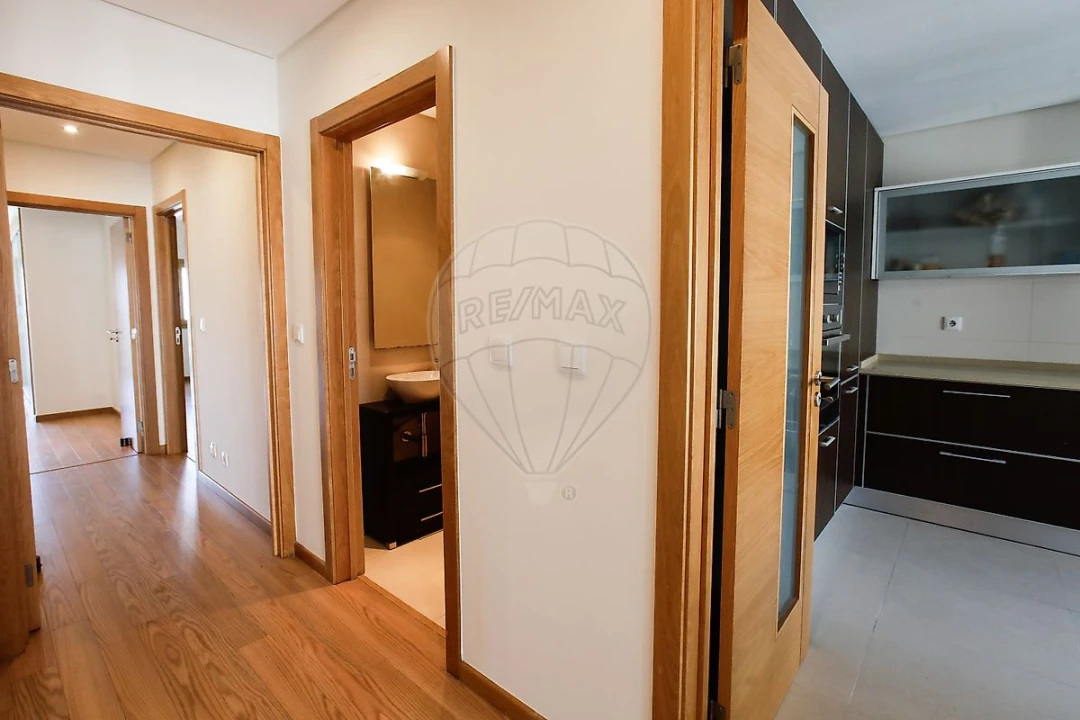 Apartamento T2 para Venda em Areeiro Foto 2