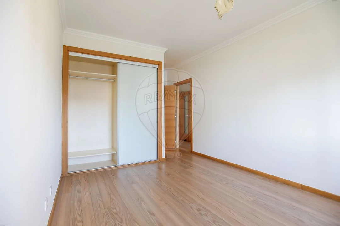 Apartamento T2 para Venda em Areeiro Foto 17