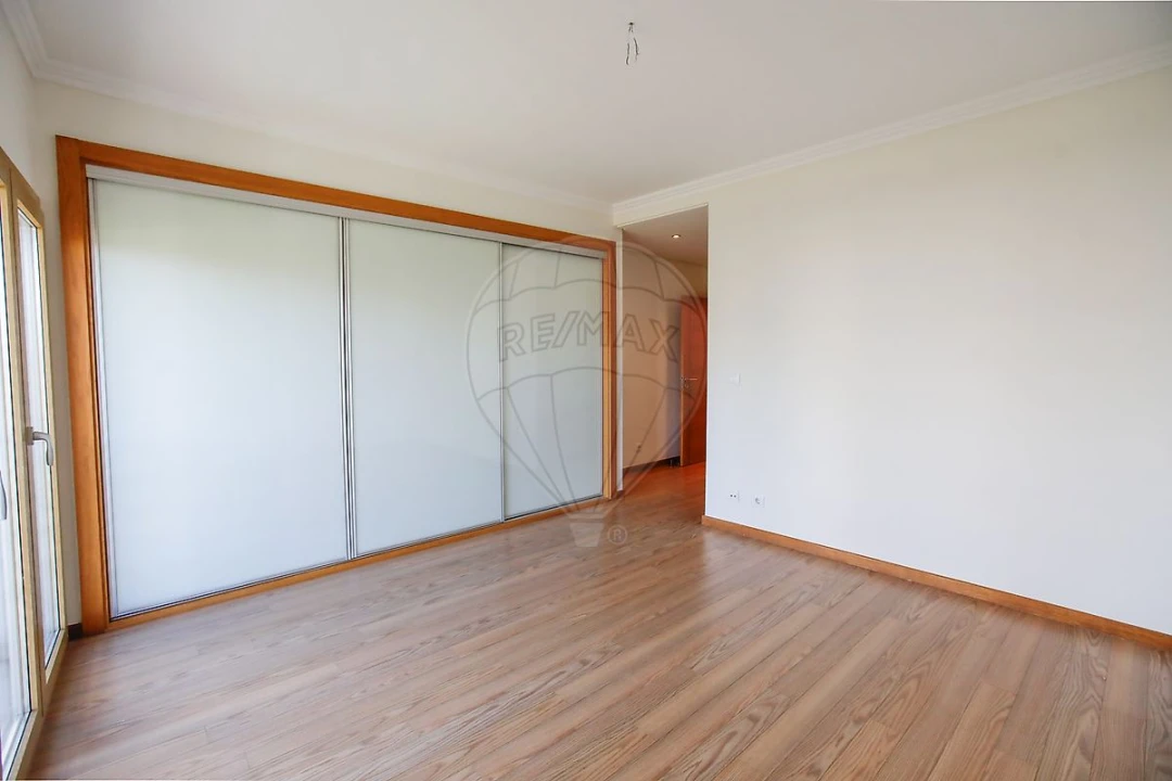 Apartamento T2 para Venda em Areeiro Foto 13