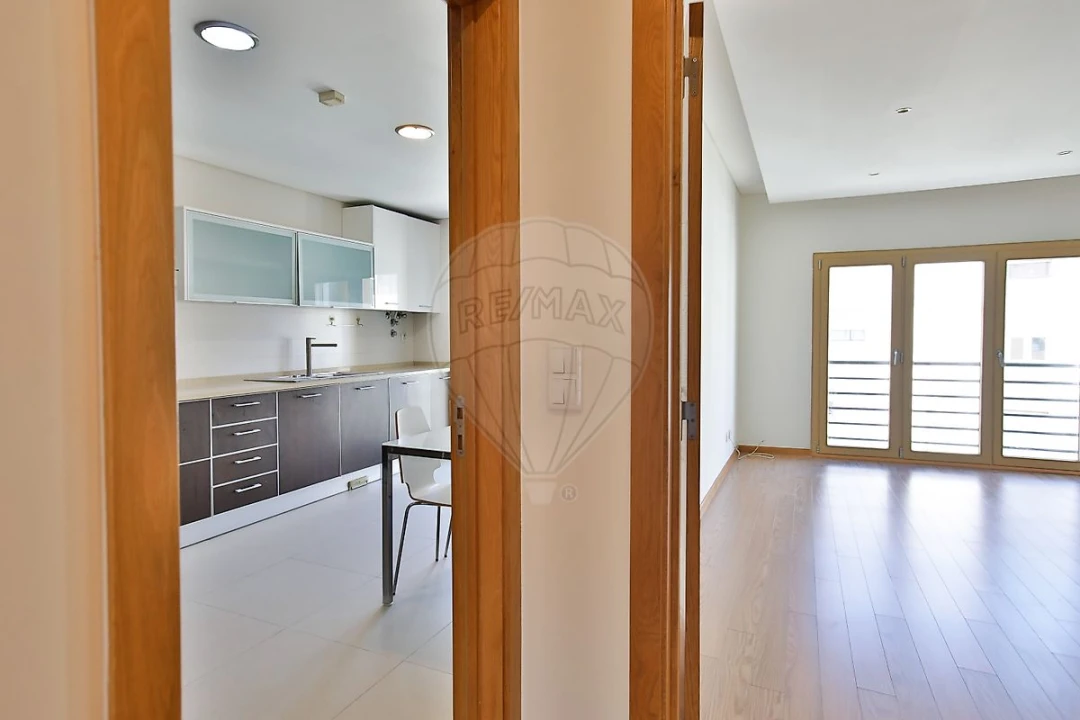 Apartamento T2 para Venda em Areeiro Foto 24