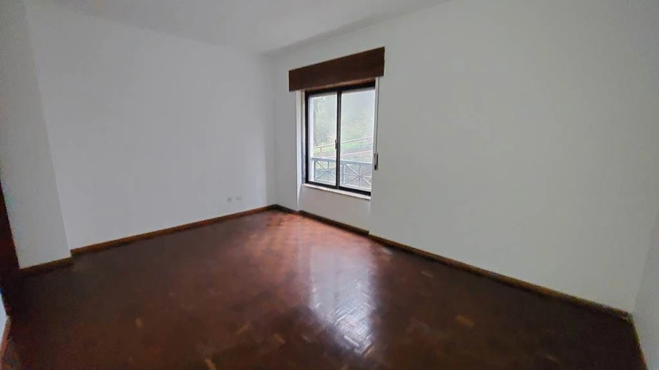 Apartamento T2 para Venda em Agualva e Mira-Sintra Foto 10