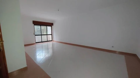 Apartamento T2 para Venda em Agualva e Mira-Sintra