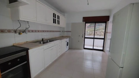 Apartamento T2 para Venda em Agualva e Mira-Sintra