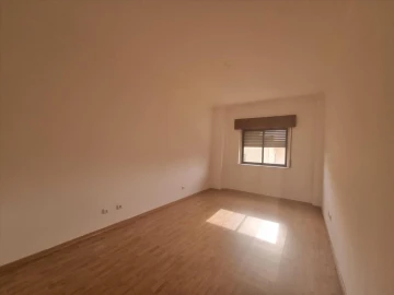 Apartamento T3 para Venda em Marvila, Ribeira Santarém, São Salvador, São Nicolau