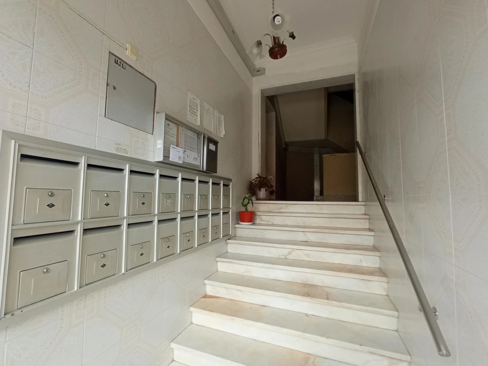 Apartamento T1 para Venda em Agualva e Mira-Sintra Foto 2
