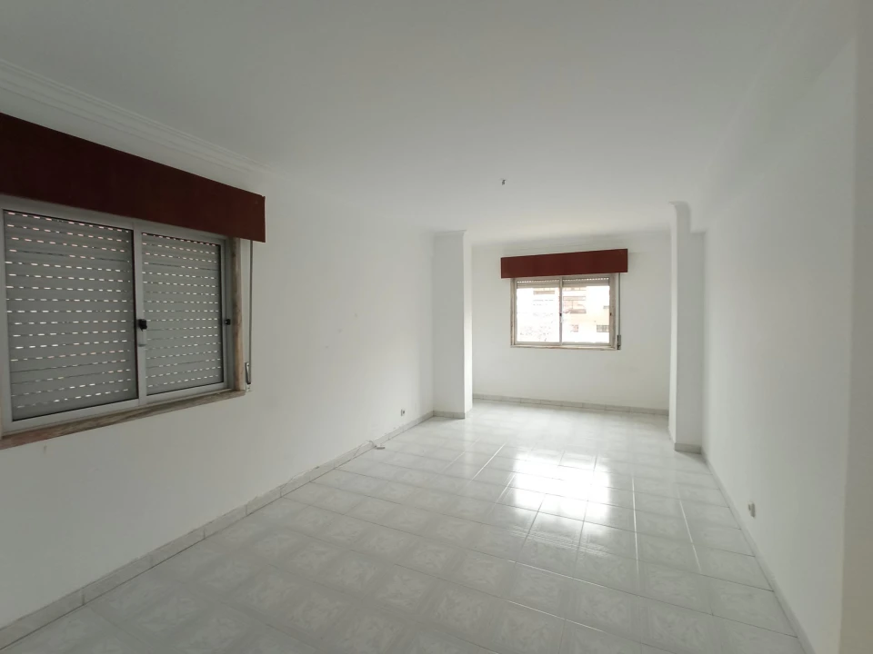 Apartamento T1 para Venda em Agualva e Mira-Sintra Foto 4
