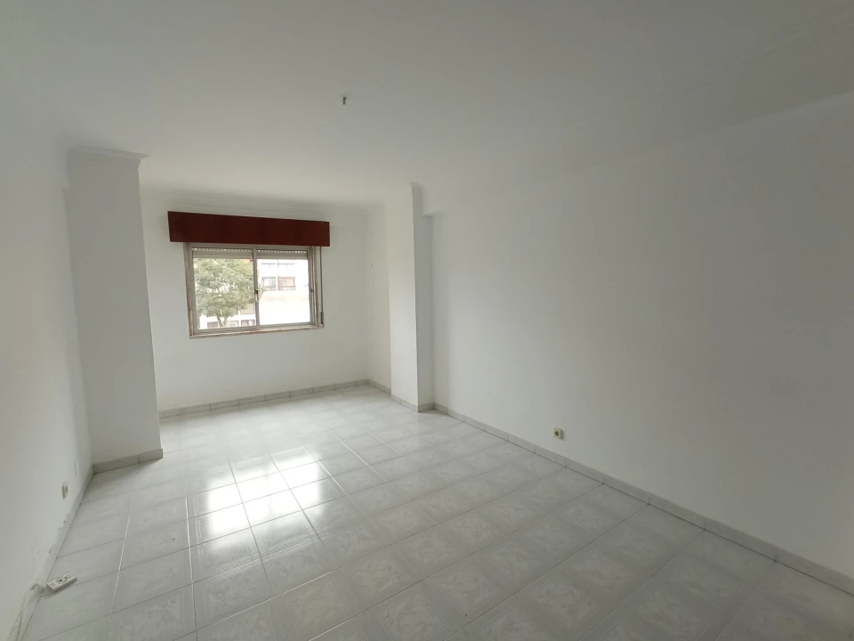 Apartamento T1 para Venda em Agualva e Mira-Sintra Foto 5