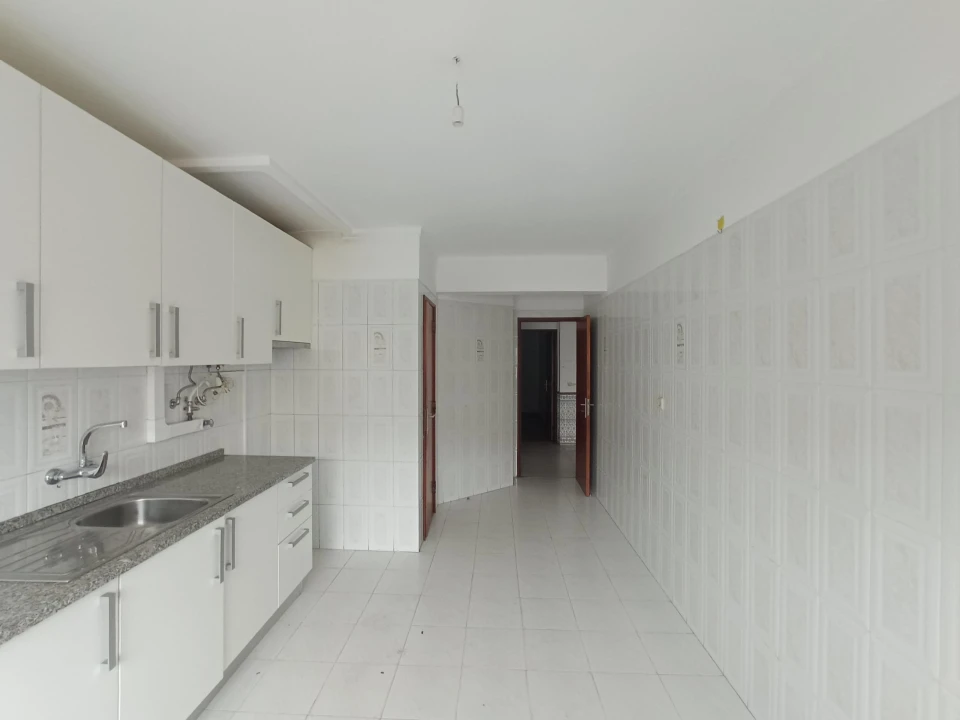 Apartamento T1 para Venda em Agualva e Mira-Sintra Foto 8
