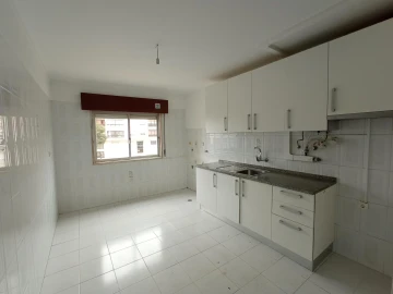 Apartamento T1 para Venda em Agualva e Mira-Sintra