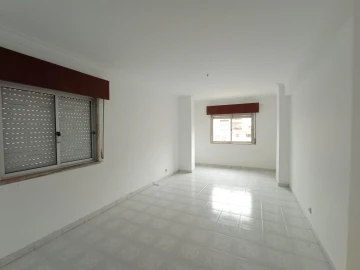 Apartamento T1 para Venda em Agualva e Mira-Sintra