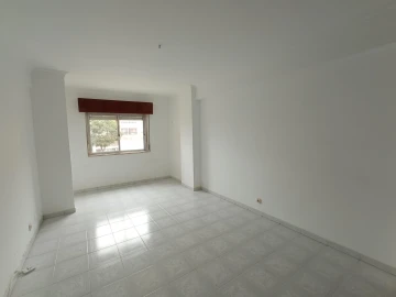 Apartamento T1 para Venda em Agualva e Mira-Sintra