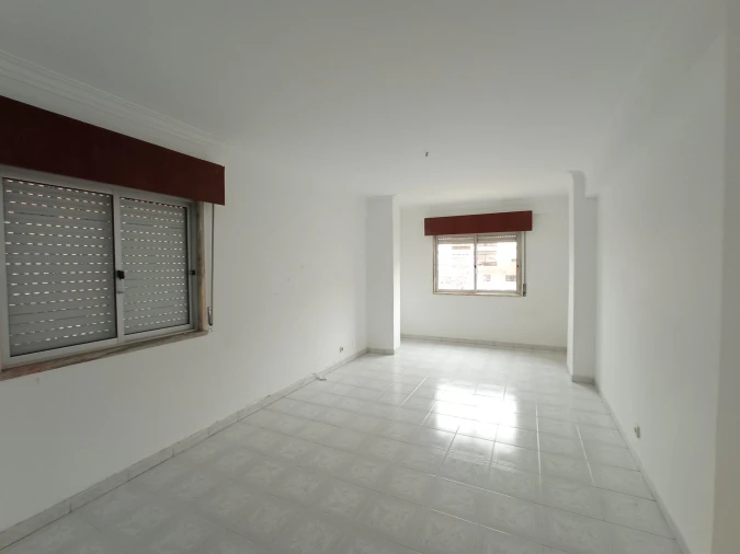 Apartamento T1 para Venda em Agualva e Mira-Sintra Foto 4