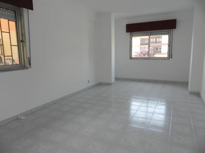 Apartamento T1 para Venda em Agualva e Mira-Sintra Foto 6