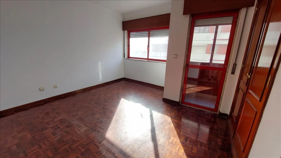 Apartamento T2 para Venda em Agualva e Mira-Sintra Foto 14