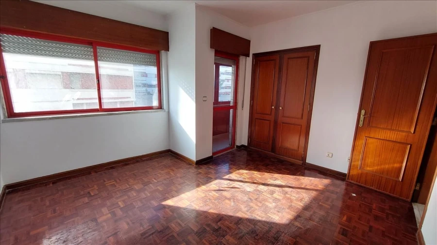 Apartamento T2 para Venda em Agualva e Mira-Sintra Foto 16