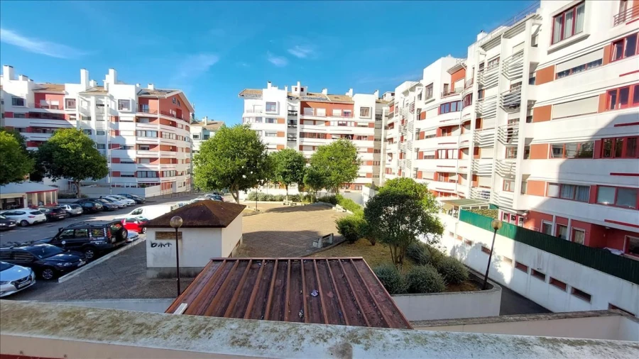 Apartamento T2 para Venda em Agualva e Mira-Sintra Foto 23
