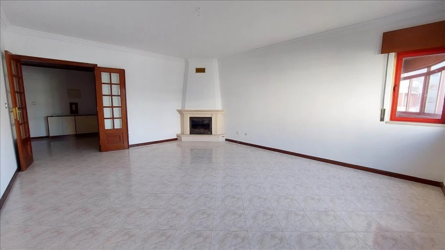 Apartamento T2 para Venda em Agualva e Mira-Sintra Foto 5