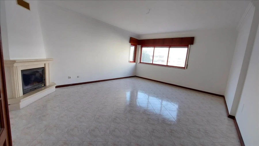 Apartamento T2 para Venda em Agualva e Mira-Sintra Foto 6