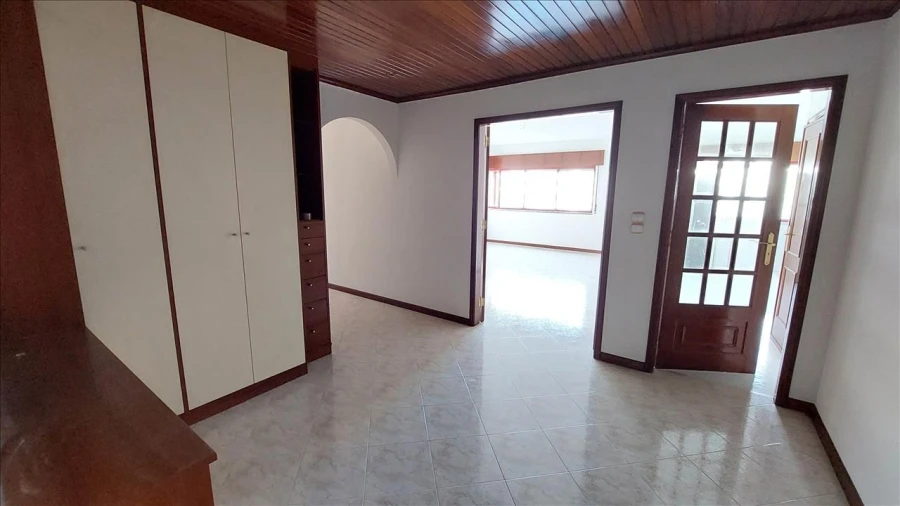 Apartamento T2 para Venda em Agualva e Mira-Sintra Foto 8