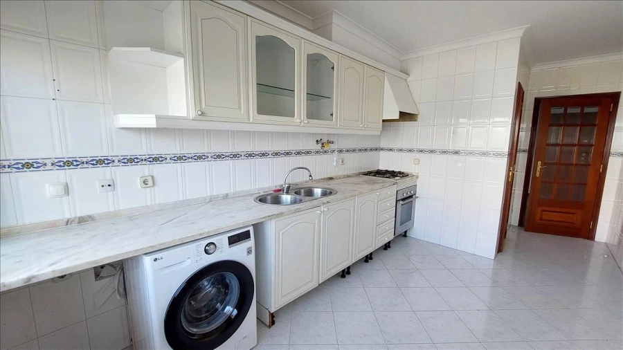 Apartamento T2 para Venda em Agualva e Mira-Sintra Foto 9