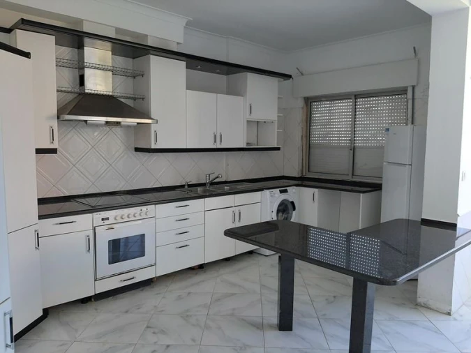 Apartamento T3 para Venda em Rio de Mouro Foto 4