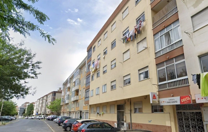 Apartamento T2 para Venda em Rio de Mouro Foto 12