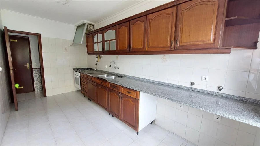 Apartamento T2 para Venda em Rio de Mouro Foto 5