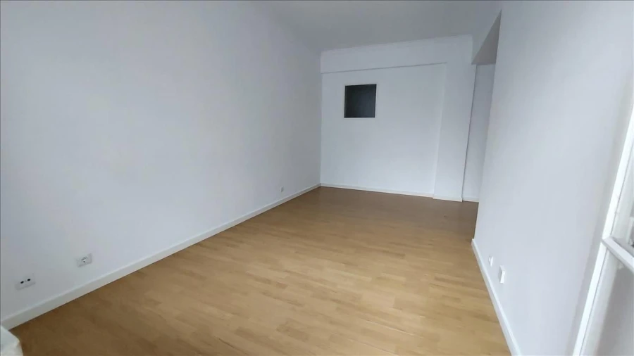 Apartamento T2 para Venda em Rio de Mouro Foto 4