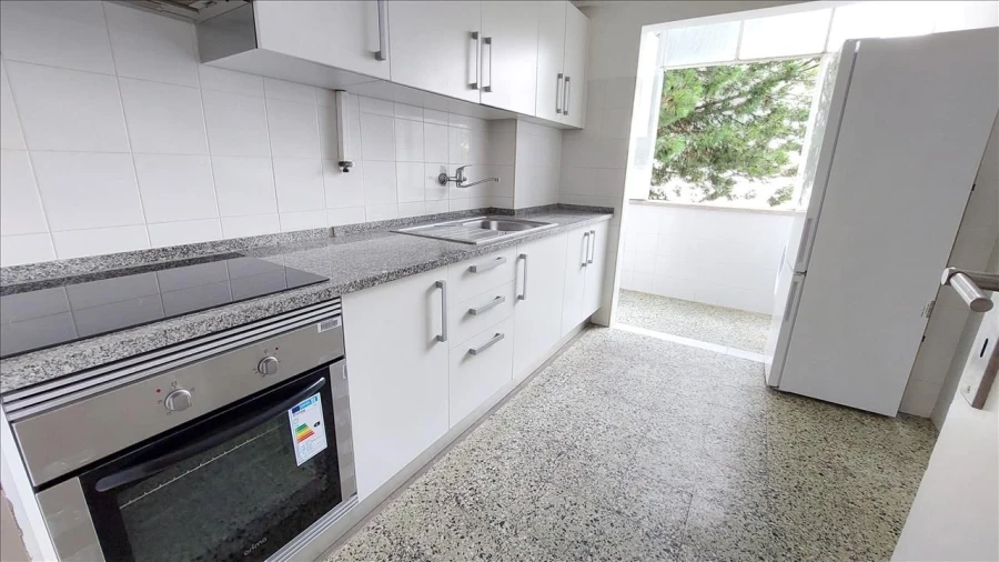 Apartamento T2 para Venda em Rio de Mouro Foto 5