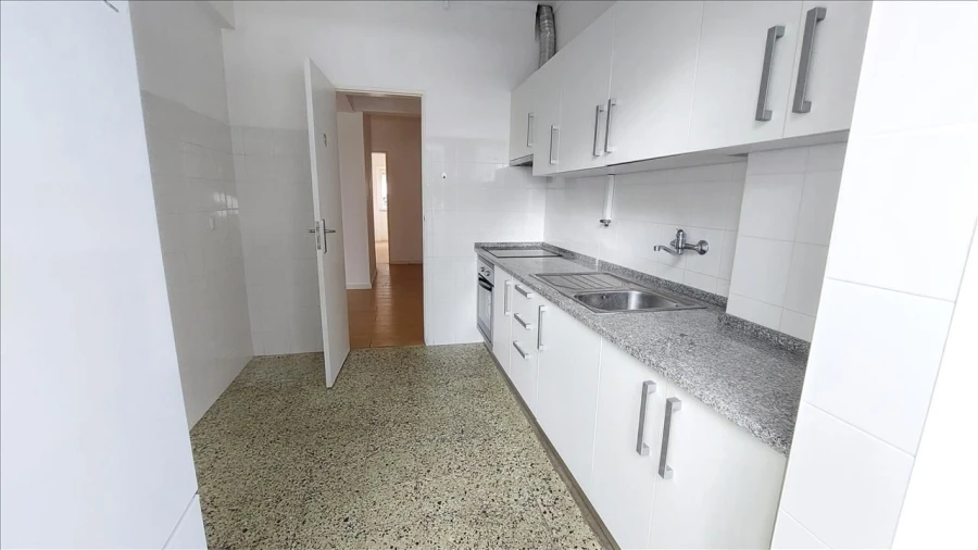 Apartamento T2 para Venda em Rio de Mouro Foto 6