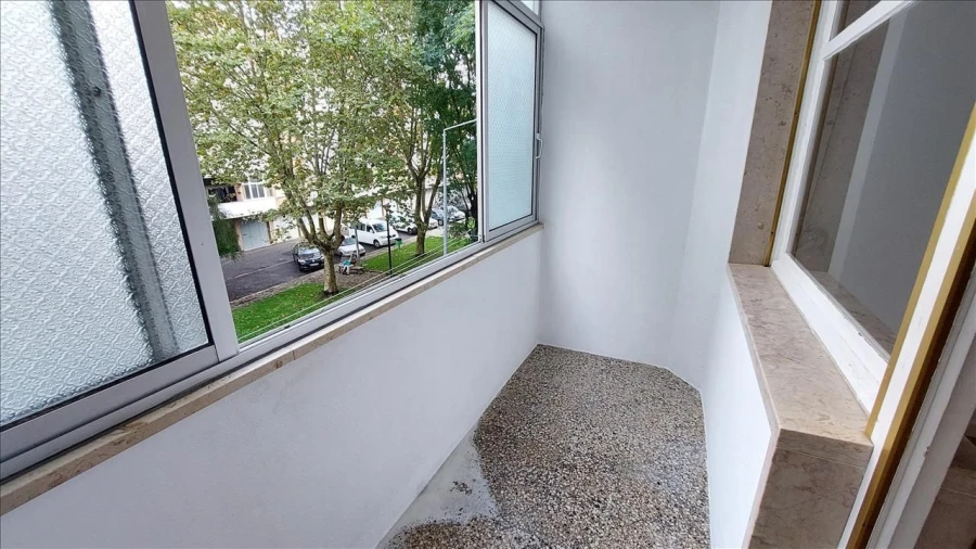 Apartamento T2 para Venda em Rio de Mouro Foto 8