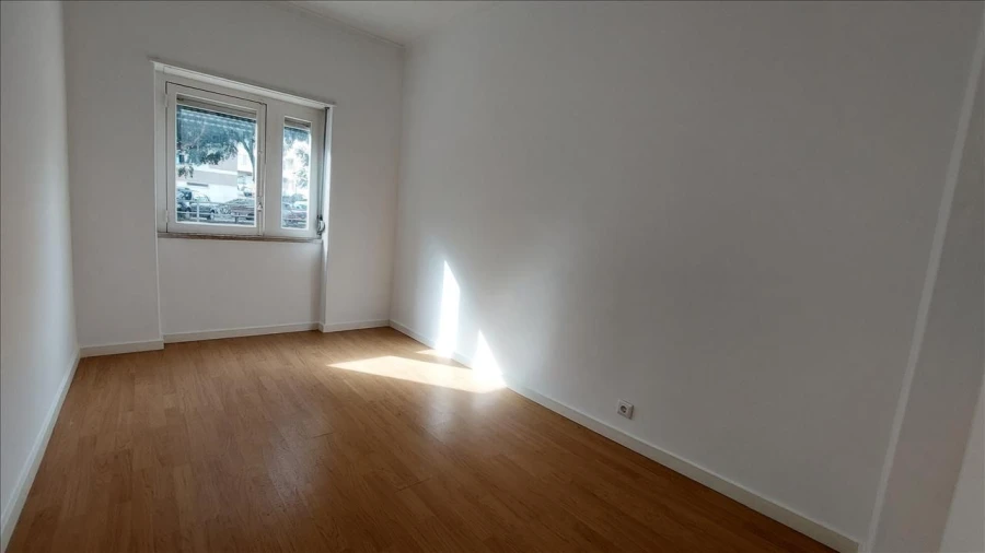 Apartamento T2 para Venda em Rio de Mouro Foto 9