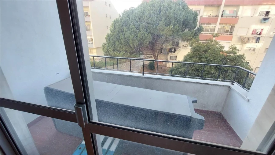 Apartamento T2 para Venda em Rio de Mouro Foto 13