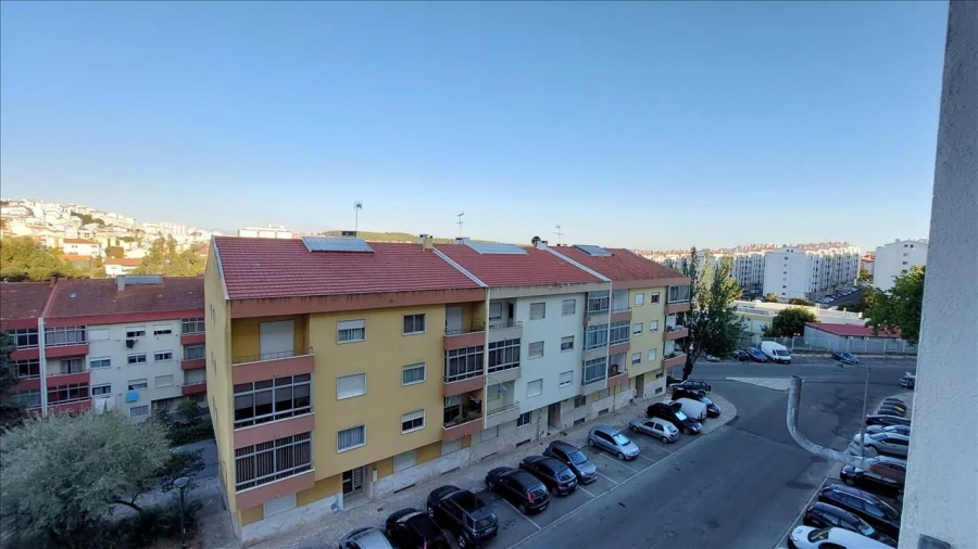 Apartamento T2 para Venda em Rio de Mouro Foto 17