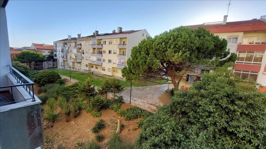 Apartamento T2 para Venda em Rio de Mouro Foto 18