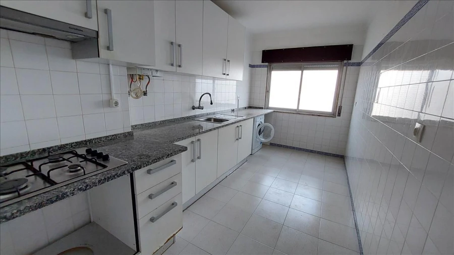 Apartamento T2 para Venda em Rio de Mouro Foto 5