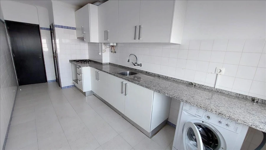 Apartamento T2 para Venda em Rio de Mouro Foto 6