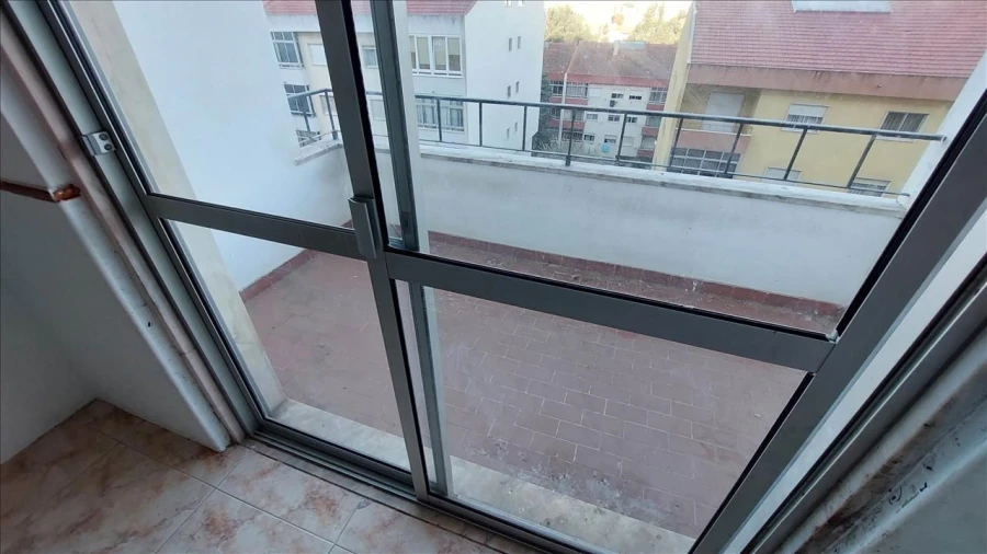 Apartamento T2 para Venda em Rio de Mouro Foto 8